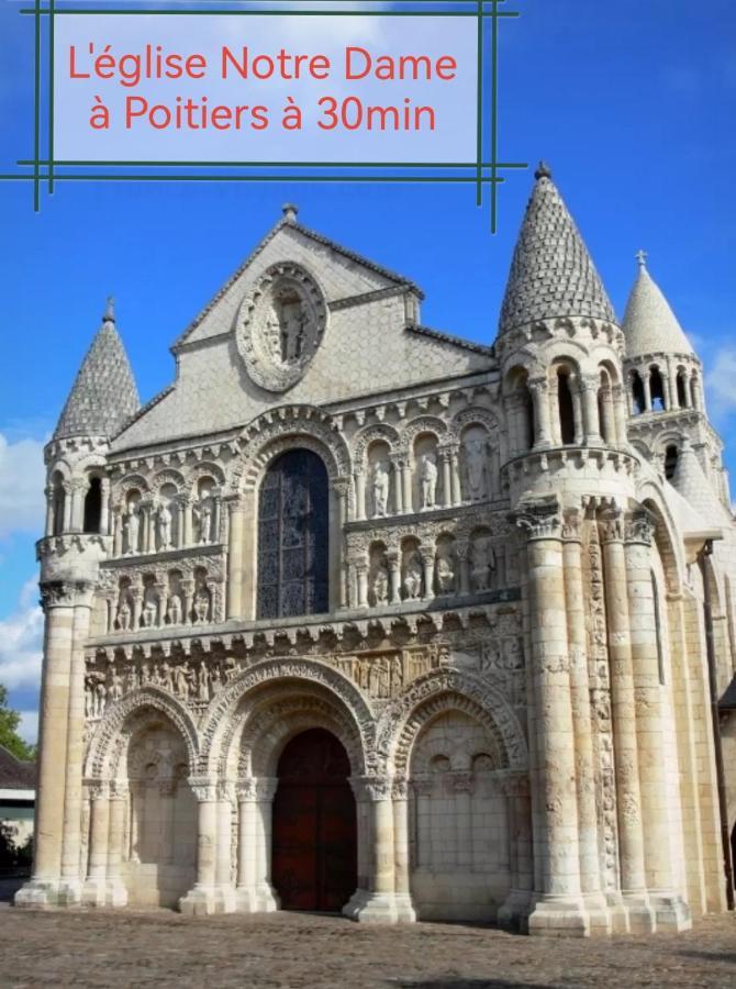 Gite De Charme Dans Un Cadre Calme Et Reposant Châtellerault Exterior foto